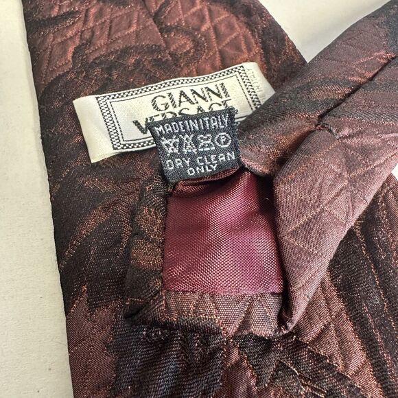 GIANNI VERSACE Men's 100% Silk Necktie Luxury Designer Burgundy Italy 3-6/8Wx62L - Picture 8 of 10